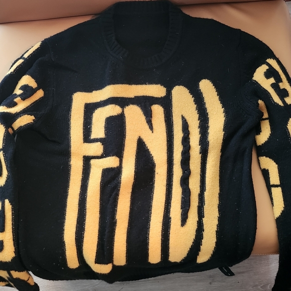 Luxurious Fendi Sweater COPY - Picture 1 of 3